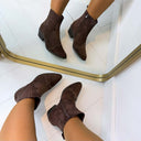 SUEDINE STUDS BOOT DES8070