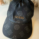 GUESS PRINTED PEONY LOGO CAP AW5502POL01 - BLACK