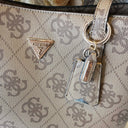 GUESS MERIDIAN LARGE GIRLFRIEND BAG OS697423 - LATTE LOGO