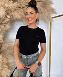 GUESS TRACEY CN SS T-SHIRT V6RI07J1314 - BLACK