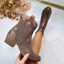 STUDDIE COWBOY BOOTIE DES8001