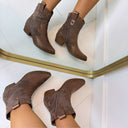 STUDDIE COWBOY BOOTIE DES8001
