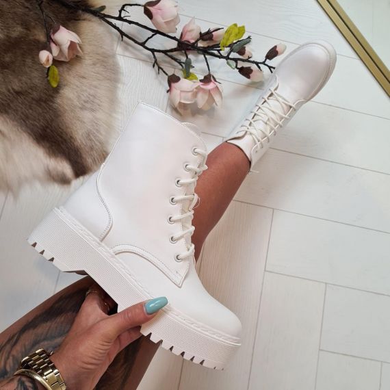 LEATHER LOOK MARTY BOOT WHITE LA68 **WEB ONLY**