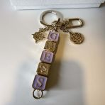 GUESS BLOCK KEYRING RW7554P6201 GOLD/LILA